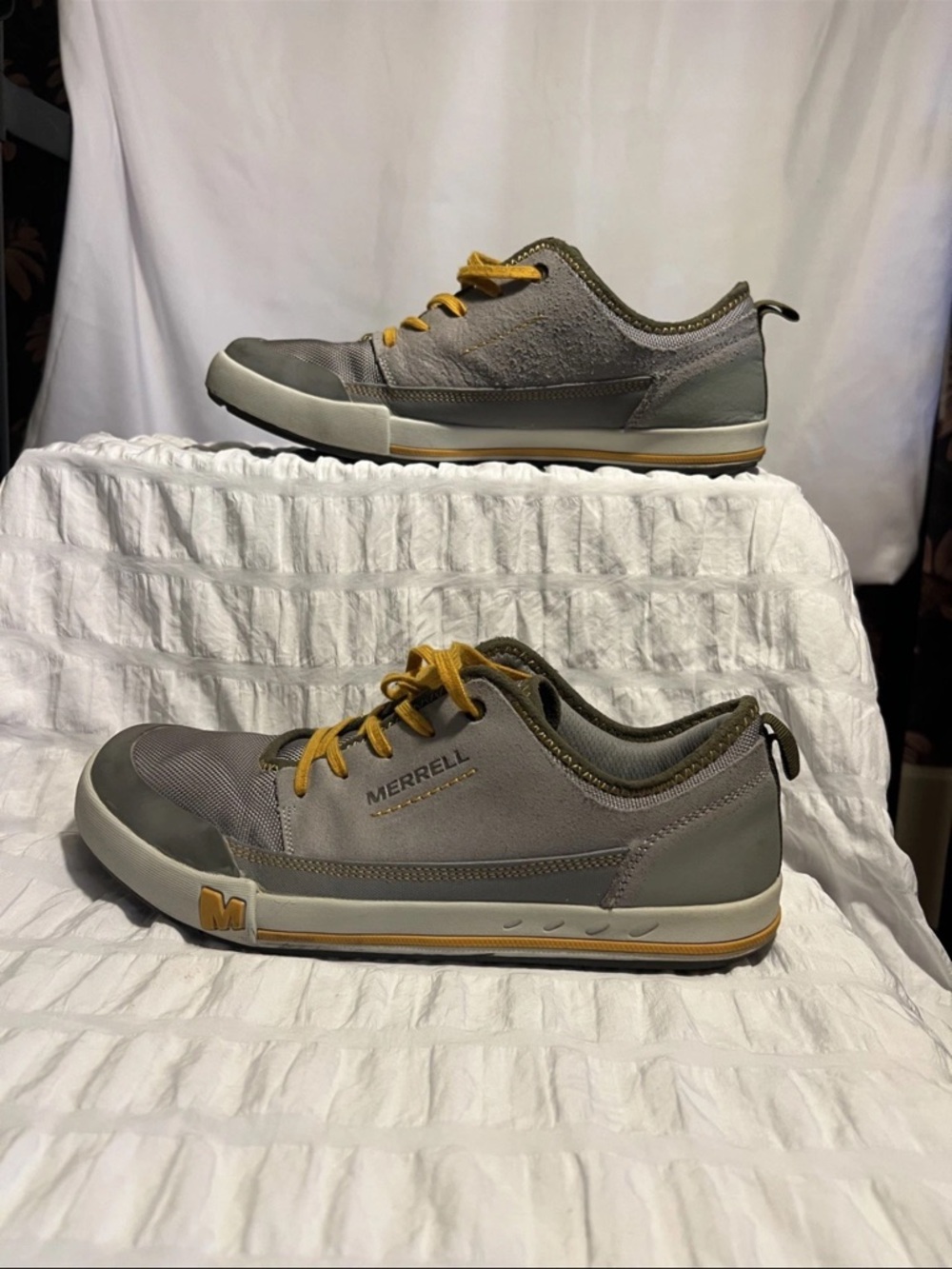 Merrell 9.5 Men's Gray Sneakers with Yellow Accents